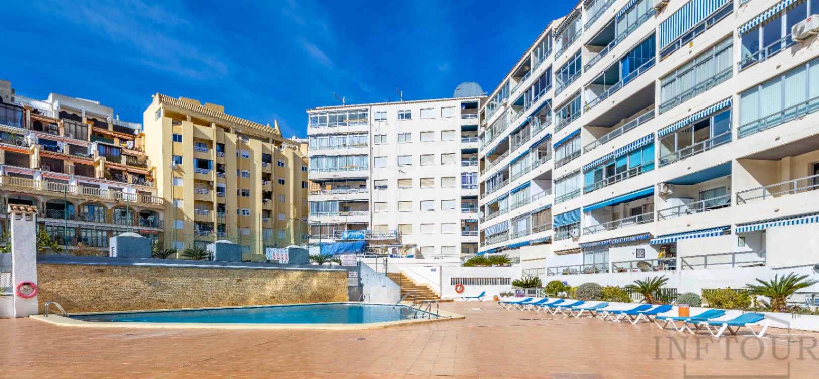 3-Bedroom Penthouse in the Heart of Calpe with Pool — photo 26