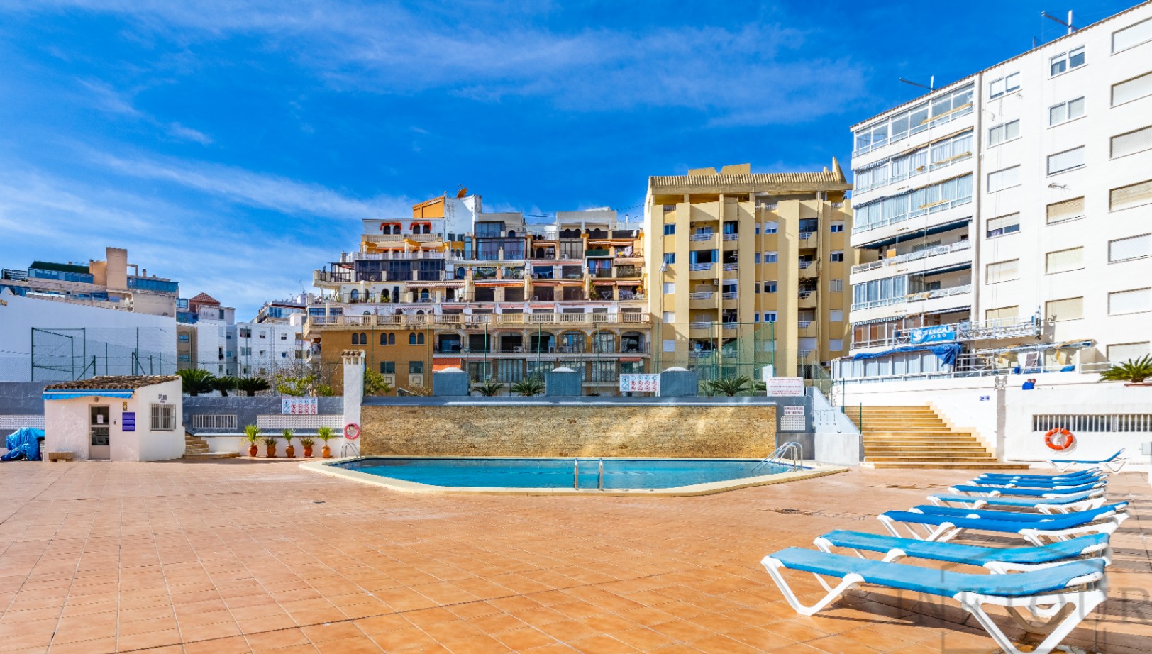 3-Bedroom Penthouse in the Heart of Calpe with Pool — photo 27